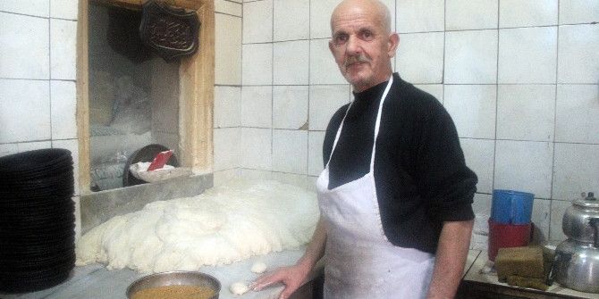 ’Çölyak Hastası’ Fırıncı Kendi Yaptığı Ekmekleri Yiyemiyor