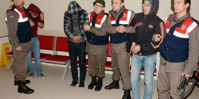 Çamaşır Suyu İçinde Esrar Sevkıyatı Yapan Şüpheliler Adliyede