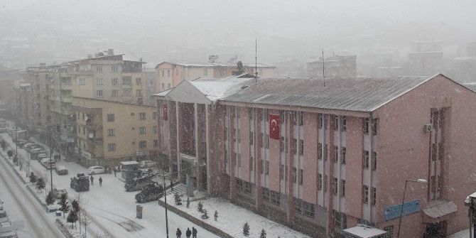 Hakkari’de Kar Yağışı Başladı
