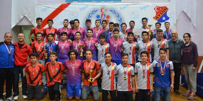 Aydın’da Filenin Genç Şampiyonları Kupalarına Kavuştu