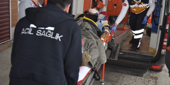 Kadın Sürücü Tarlaya Uçtu: 5 Yaralı