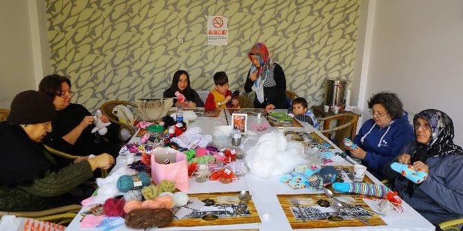 İhtiyaç Sahibi Çocuklar İçin Bez Bebek Kursu