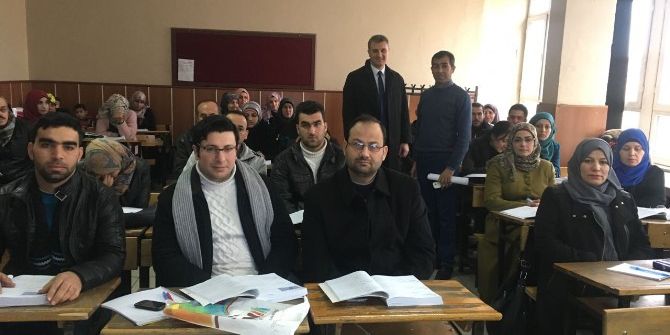 Suriyeli Öğretmenlere Kurs Veriliyor