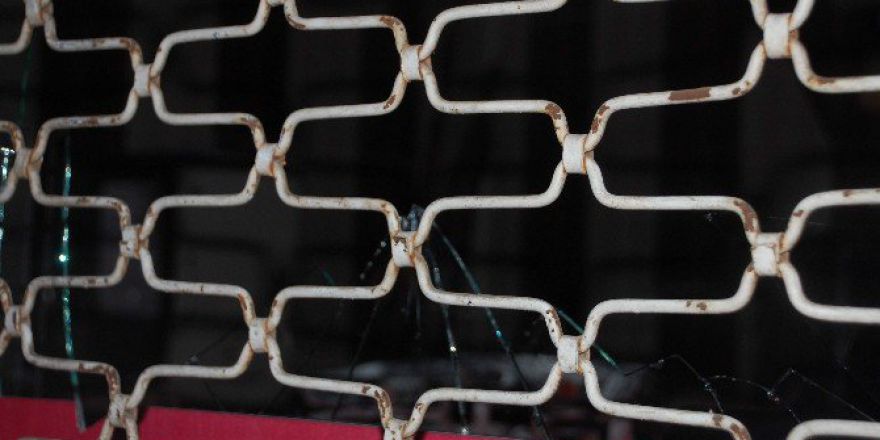 Pide Fırınının Camları Kırıldı