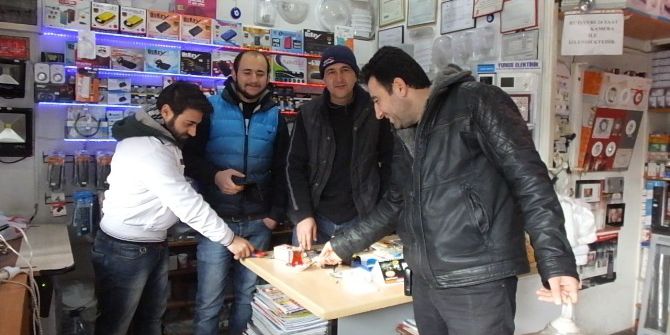 Burhaniyeli Çaycı Günde 26 Kilometre Yürüyor