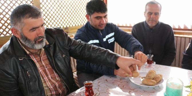 Sivas’ta Polisten Sürücülere ’Patates İkramı’