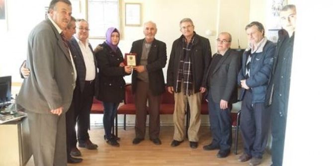 Emet’in Tek Bayan Taksicisine Ödül