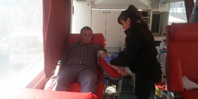 Sağlık Çalışanlarından Kan Bağışı