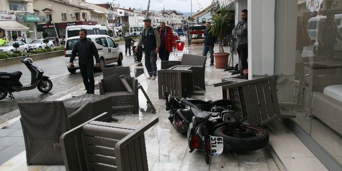 Motosiklet İle Otomobil Çarpıştı: 2 Yaralı