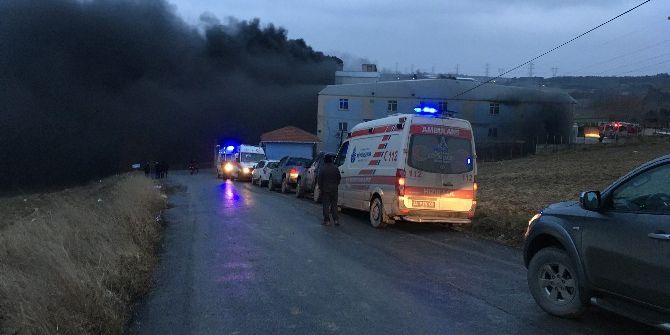 Hadımköy’de Plastik Fabrikasında Yangın: 4 Yaralı