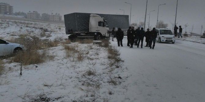 Kar Yağışı Kazalara Neden Oldu