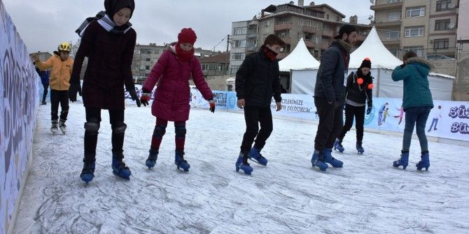 Buz Pateni Pisti Hizmete Başladı