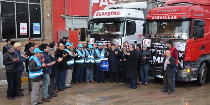 Halep’e 2 Tır Yardım Malzemesi Gönderildi