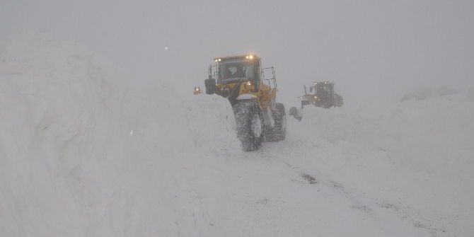 Hakkari’de 89 Köy İle 217 Mezra Yolu Ulaşıma Kapandı