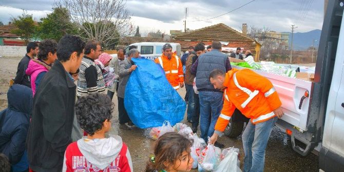 Torbalı’da Suriyeli Mültecilere Erzak Yardımı