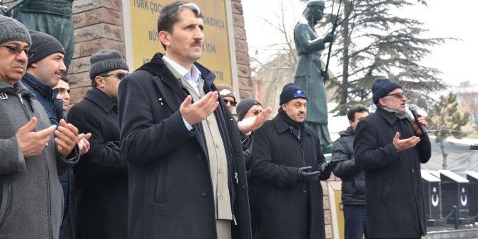 Umre Yolcuları Cumhuriyet Meydanı’ndan Uğurlandı
