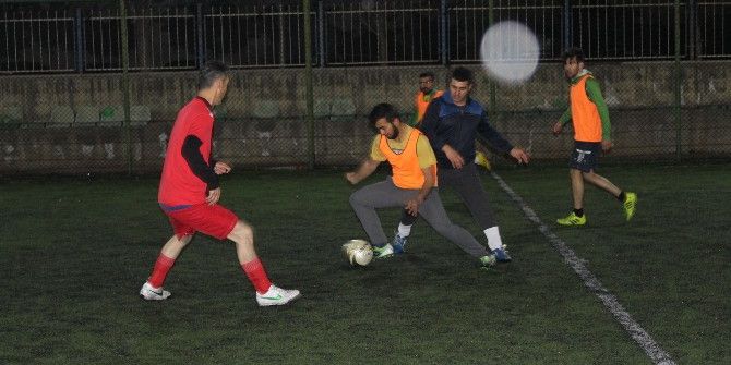 Taraftarlar İle Emniyet Mensupları Yenişemedi