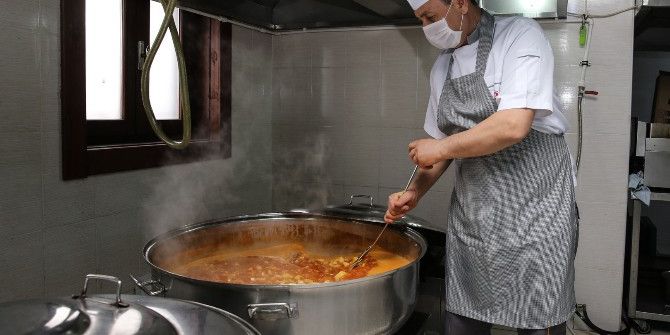 Aşevinde Kazanlar İhtiyaç Sahipleri İçin Kaynıyor