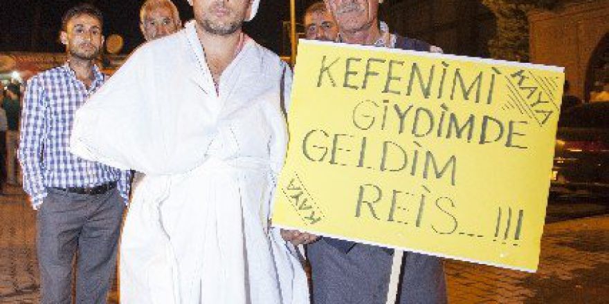 Darbe Kalkışmasına Kefenli Tepki