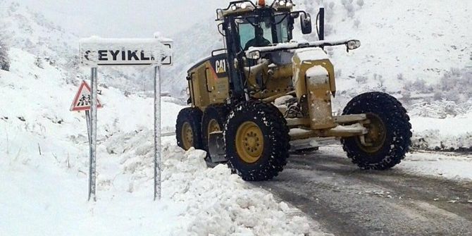 Ekipler Köy Yollarını Ulaşıma Açmak İçin Hazır Bekliyor