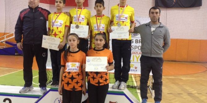 Dargeçitli Öğrenciler Badminton Müsabakalarında Yarı Finale Yükseldi