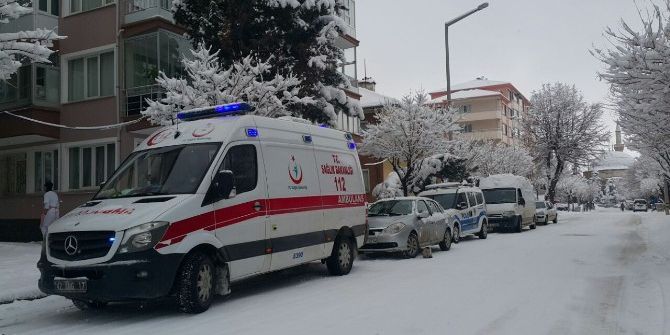 Merdiven Boşluğuna Düşüp Hayatını Kaybetti