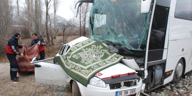 Tokat’ta Yolcu Otobüsü İle Otomobil Çarpıştı: 3 Ölü, 5 Yaralı
