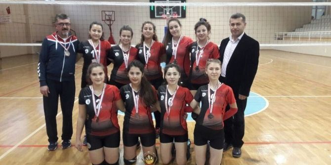 Voleybolda Balıkesir’in En Başarılı Takımları Ayal Ve Zübeyde Hanım Oldu