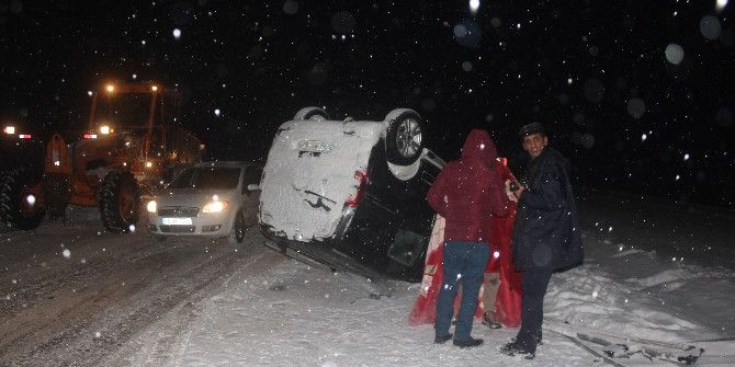 Otomobil Takla Attı: 4 Yaralı