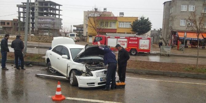 İtfaiye Ekibi Kaza Yapan Aracın Gaz Kaçağına Zamanında Müdahale Etti