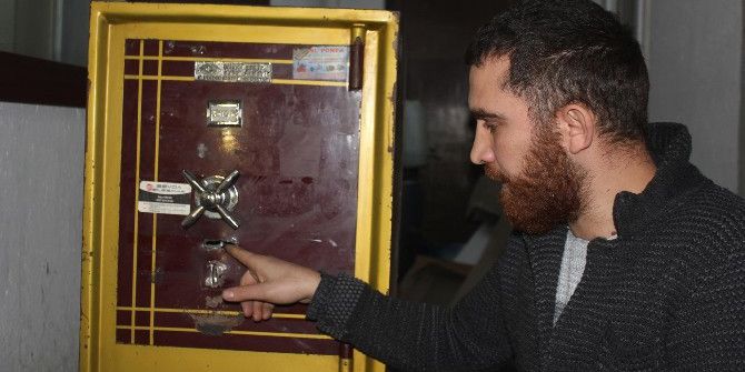 Çatıdan Girdiği Kuyumcudan 130 Bin Tl’lik Soygun Yaptı