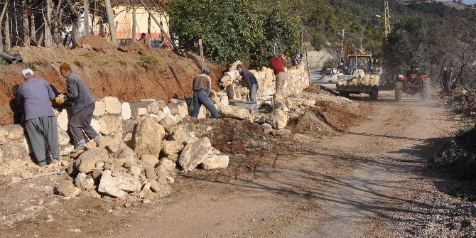 Toroslar’da Yeni Mahallerde Çevre Düzenleme Çalışmaları Devam Ediyor