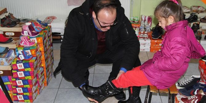 Cihanbeyli Gençlik Meclisinin ’Minik Kalpler Üşümesin’ Projesi Sürüyor