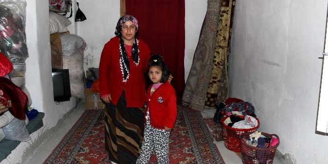 Kızıyla Yaşayan İhtiyaç Sahibi Kadın Yardım Bekliyor