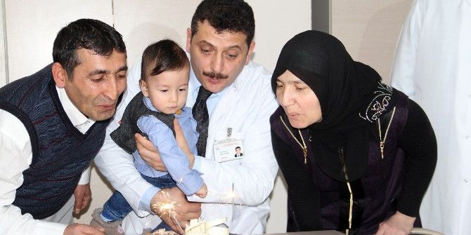 Tüp Bebek Çınar İçin Sürpriz Doğum Günü