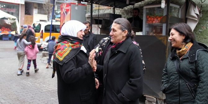 Başkan Akat Halkla Bir Araya Gelmeye Devam Ediyor