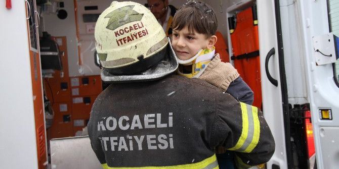 Karda Kayan Araçlar Birbirine Girdi: 7 Yaralı