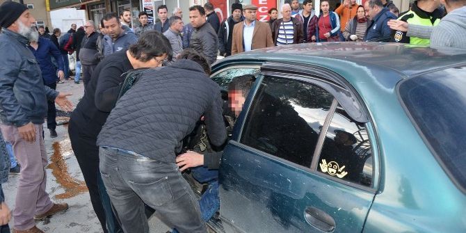 Milas’ta İki Otomobil Çarpıştı: 2 Yaralı