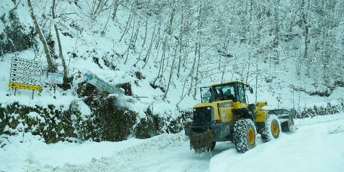 Trabzon’da Yüksek Kesimlerde Kapanan Yollar Açıldı