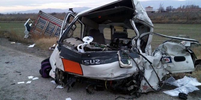 Manisa’da Feci Kaza: 2 Yaralı