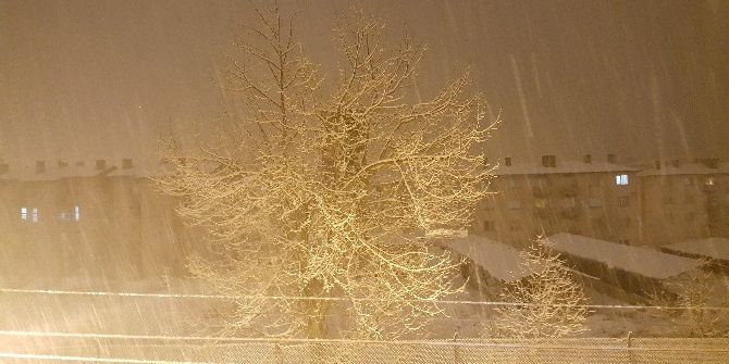 Tatvan’da Yoğun Kar Yağışı Etkili Olmaya Başladı