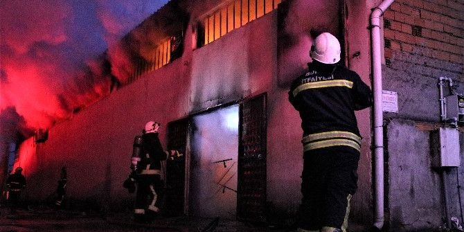 Bursa’da Perde Fabrikası Alev Alev Yandı