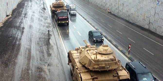 Sınıra Tank Sevkıyatı Sürüyor