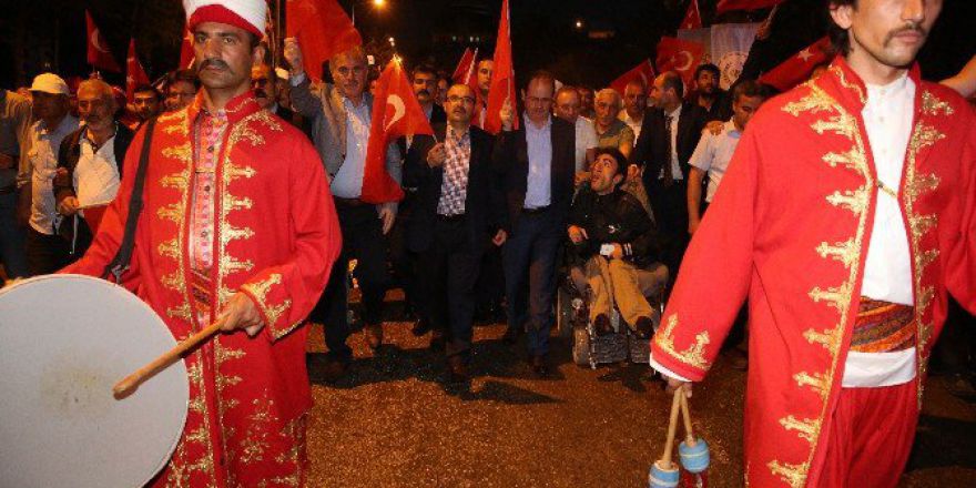 Bayburt Valisi İsmail Ustaoğlu Demokrasi Yürüyüşüne Katıldı