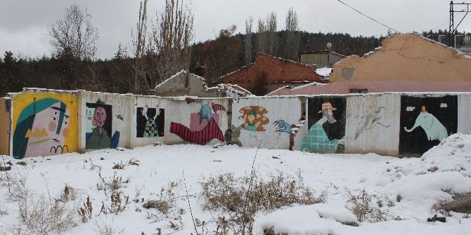 Yıkılan Evin Duvarları Sanatla Güzelleşti