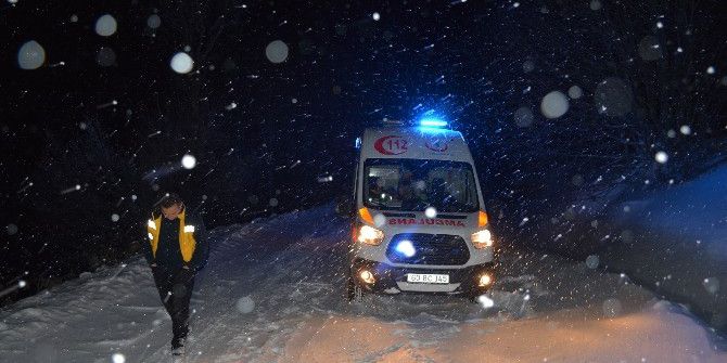 Tokat’ta Kar Nedeniyle Mahsur Kalan Kadın Hasta Kurtarıldı