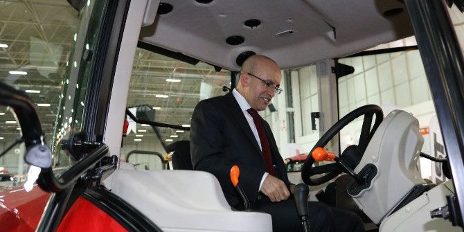 Başbakan Yardımcısı Mehmet Şimşek, Traktör Sürücü Koltuğuna Oturdu