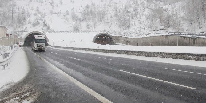 Bolu Dağı’nda Kar Yağışı Etkisini Artırdı