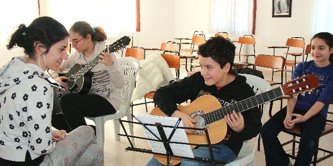 Bin Çocuk Korosu Eğitimlerine Devam Ediyor