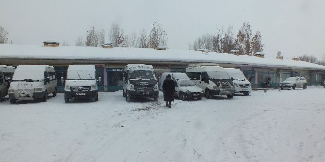 Malazgirt’te Köy Minibüsleri İçin Durak Oluşturuldu